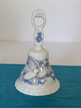 Elizabethan Staffordshire Fine Bone China Doves and Flowers Collector’s Bell